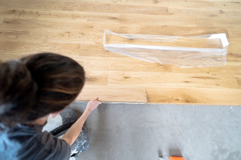 GUEDON-PEINTURE-SGXV-pose-parquet